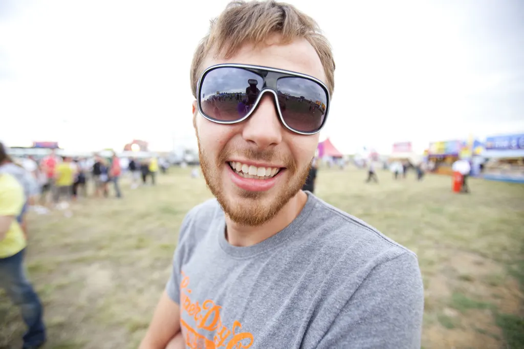 Festivalgoers and atmosphere at Global Gathering 2010